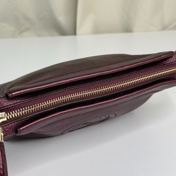 Gucci Burgundy Metallic Leather Soho Clutch Handbag with Iconic Logo Design - Picture 8 of 9